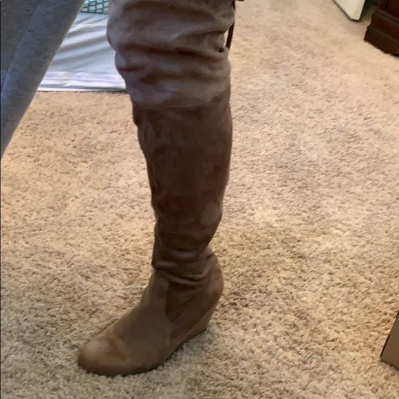 Over the knee tan boots - Picture 2 of 5
